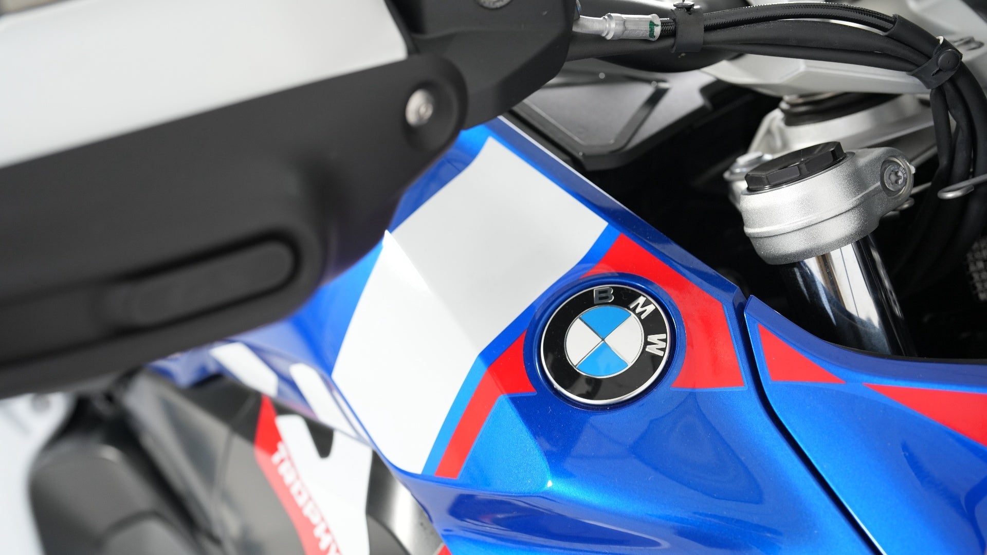 How to Choose the Right CarPlay Navigation System for BMW Motorcycle Touring