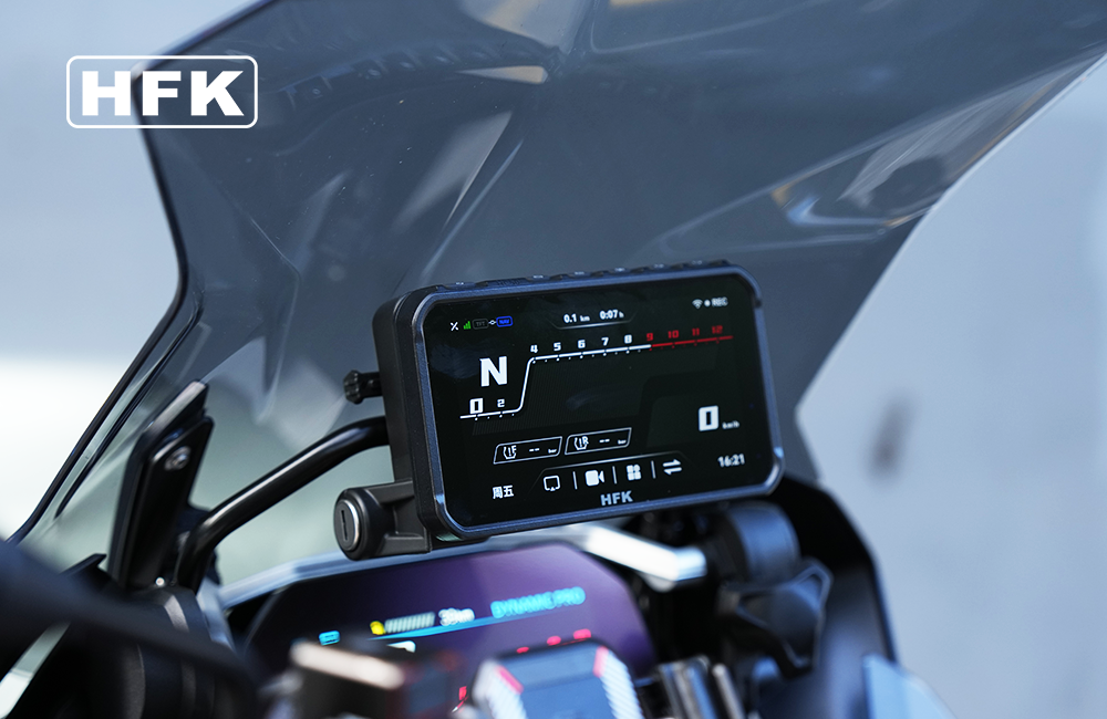 Why Car CarPlay Systems Are Technically Unsuitable for Motorcycles — A Structural and Engineering Comparison